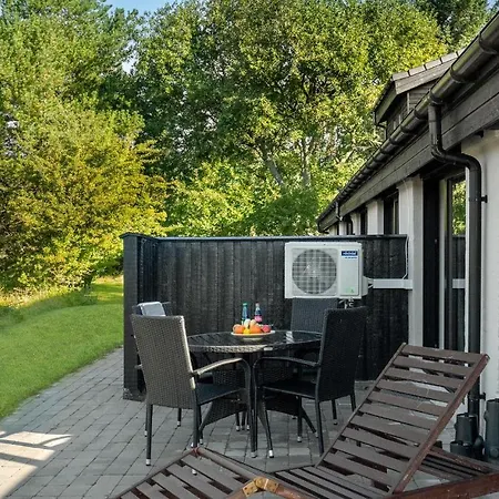 2 Bedroom Gorgeous In Apartment
